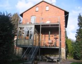 Rckseite mit Wintergarten und Balkon